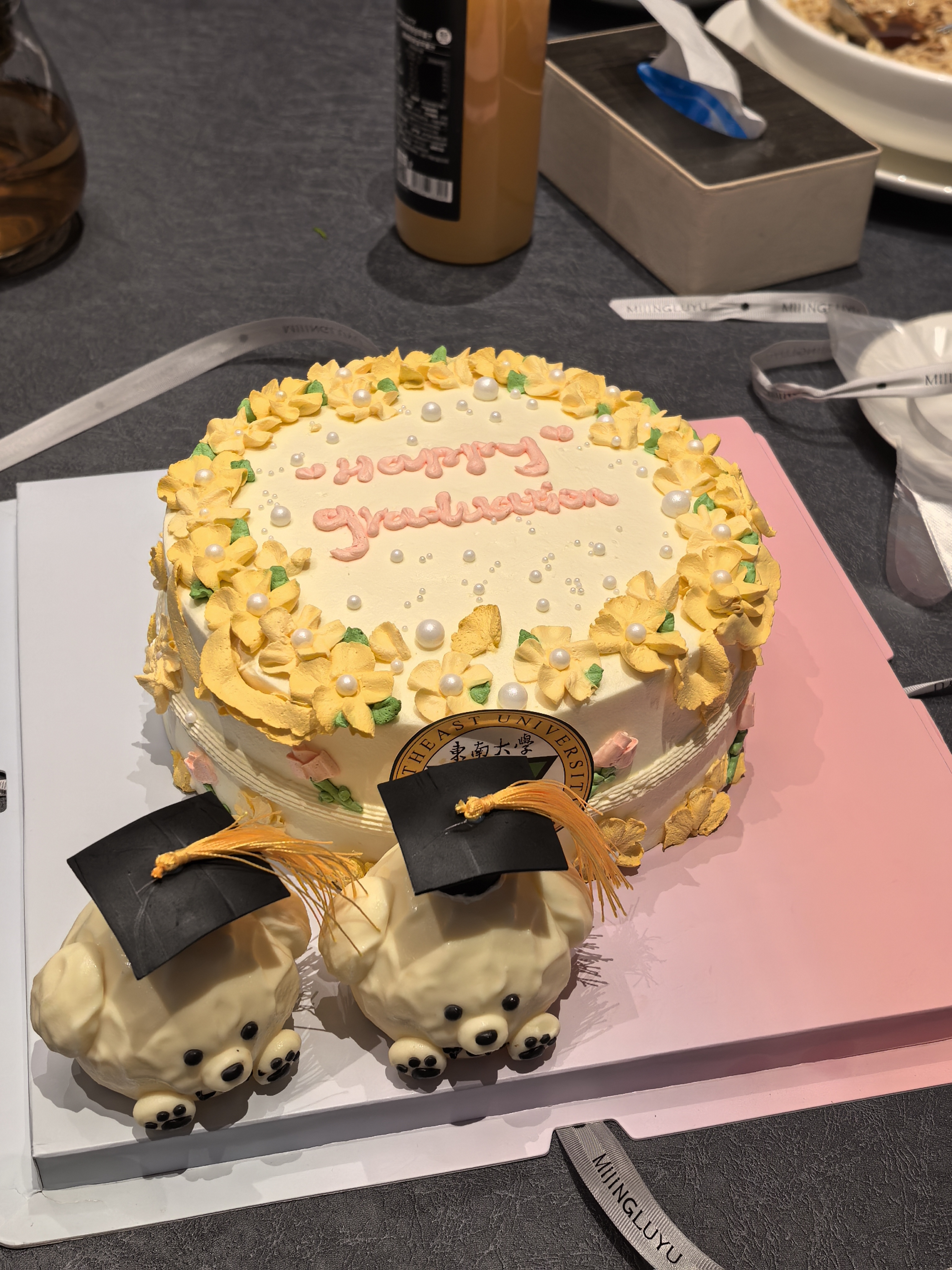 page.news.20260711-undergraduate-graduation.cakeAlt